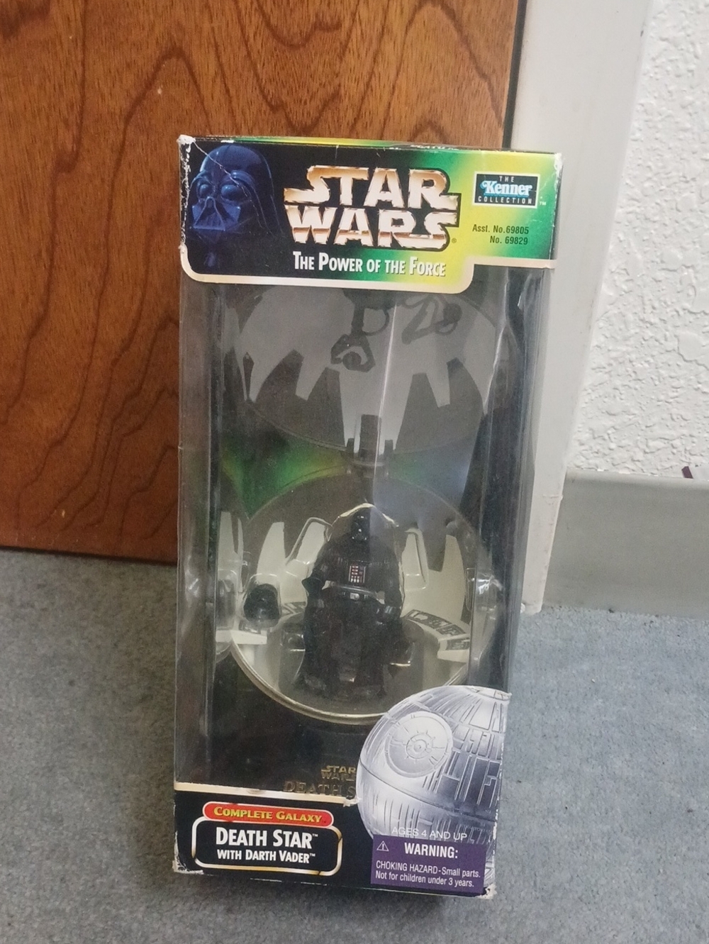 Star Wars The Power of the Force Death Star with Darth Vader Action Figure
